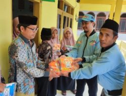 Tim Sukses Prabowo Gibran, Bagikan ATK Kepada Seluruh Warga di Sumenep